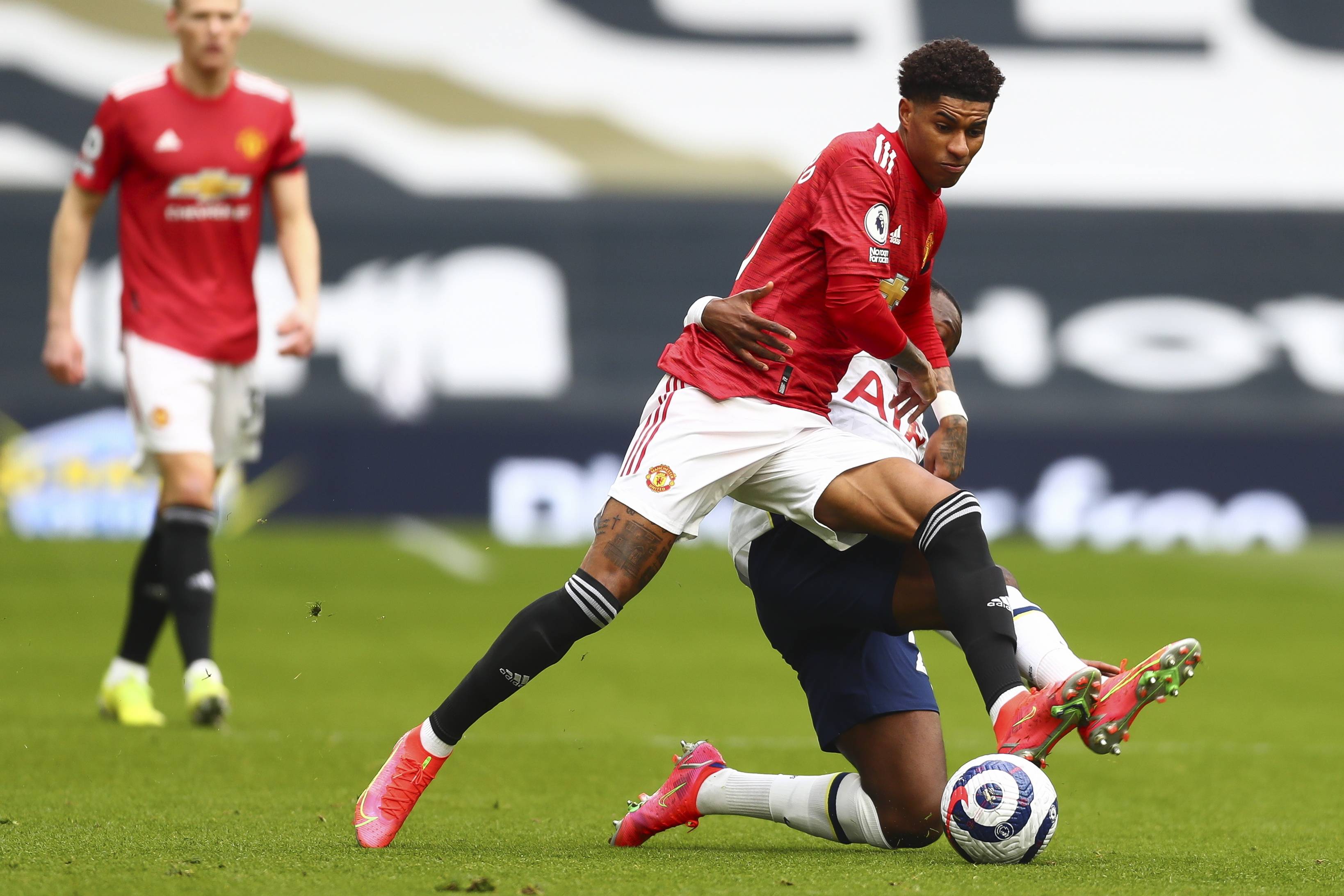 场上始终保 场上始终保